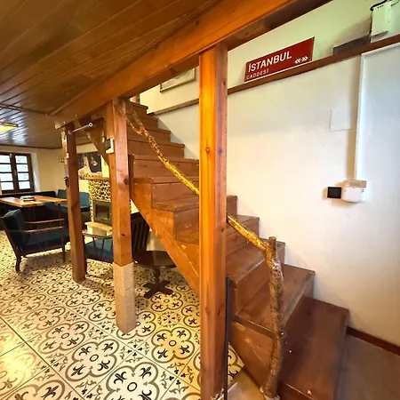 Bohemian Greek-style House With Garden In Ayvalık Villa